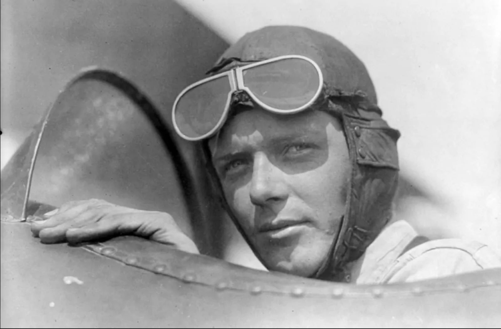 21 maja 1927 roku Charles Lindbergh zakończył lot nad Atlantykiem