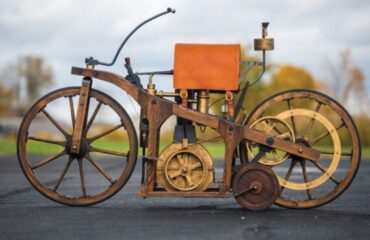 29 sierpnia 1885 roku Daimler uzyskał patent na pierwszy motocykl