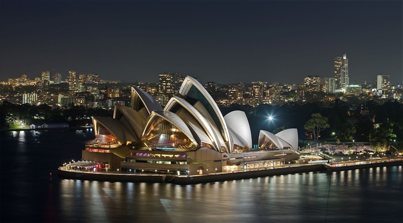 20 października 1973 roku otwarto Sydney Opera House