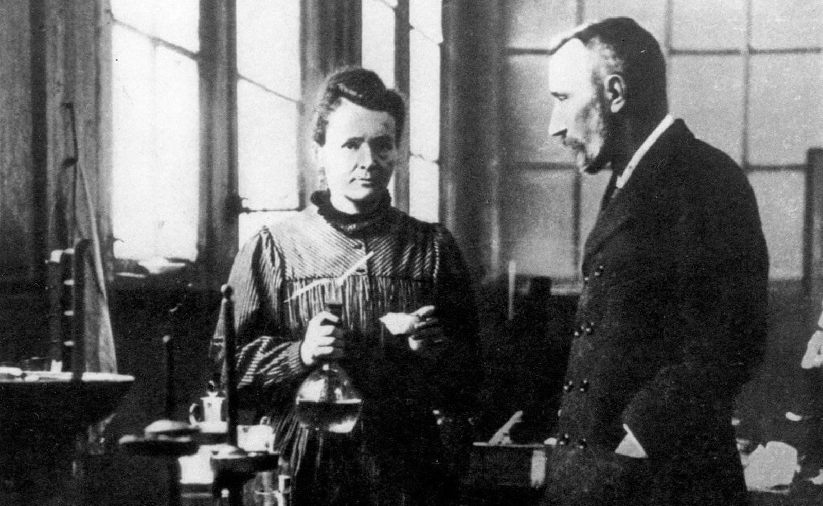 26 grudnia 1898 roku Pierre i Maria Curie ogłosili odkrycie nowego pierwiastka: radu